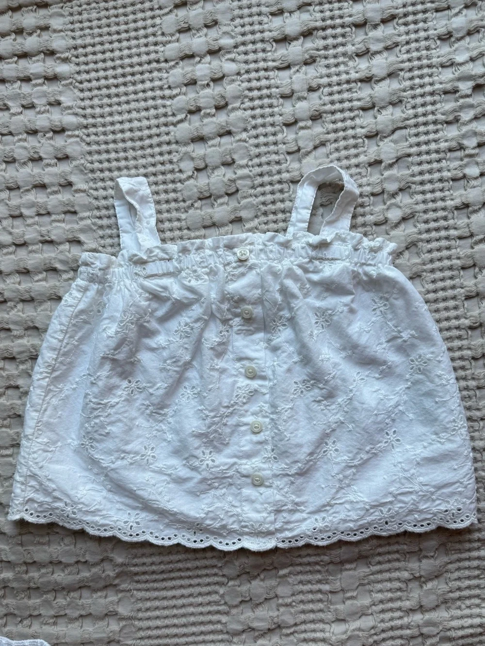 GAP White Eyelet Button-Front Tank & Scalloped Shorts Set
